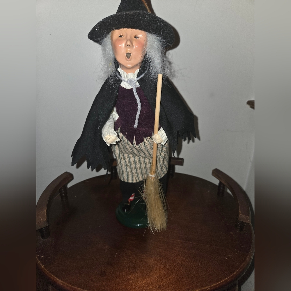 Byers Choice 2001 Classy Sassy Witch